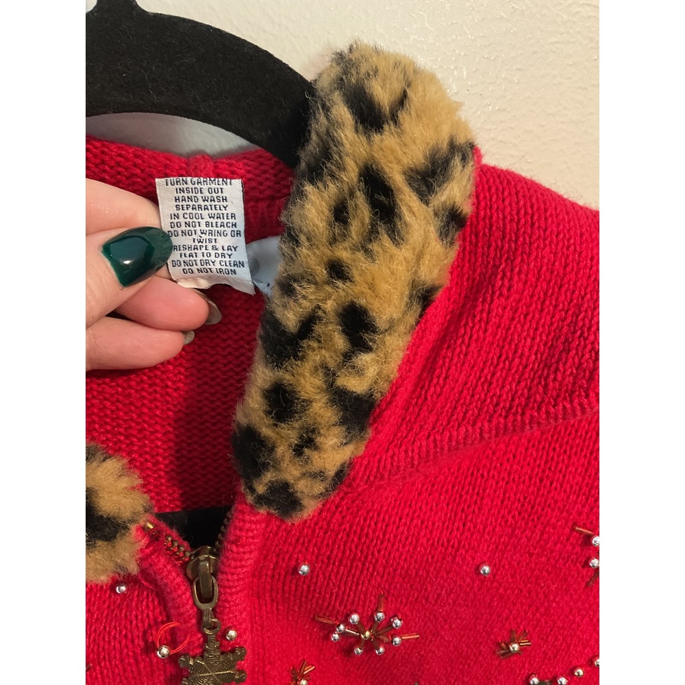 CB Collections Women's Red Beaded Reindeer Christmas Hooded Vest M - Picture 5 of 9